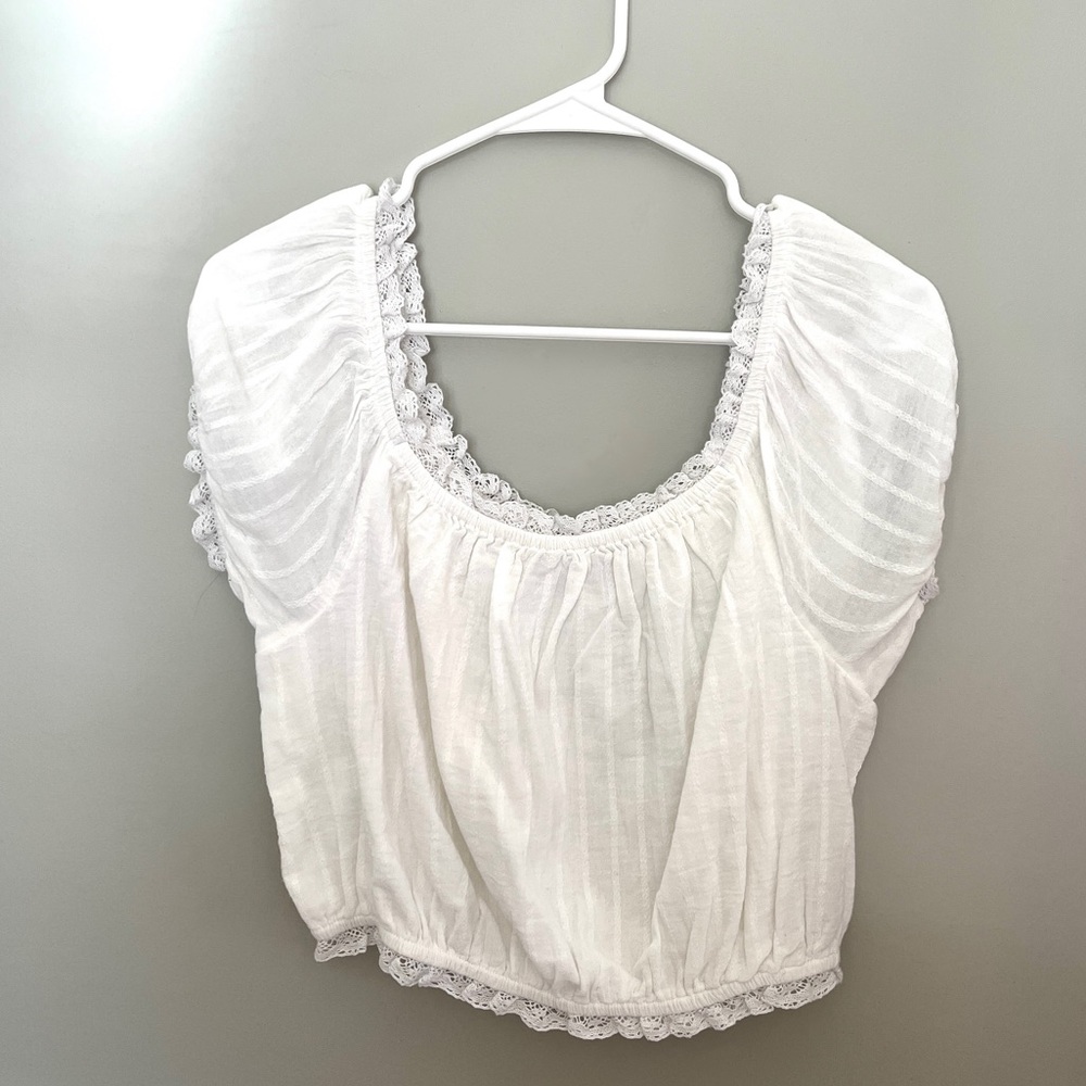 Cropped white blouse. In perfect condition, only worn once!